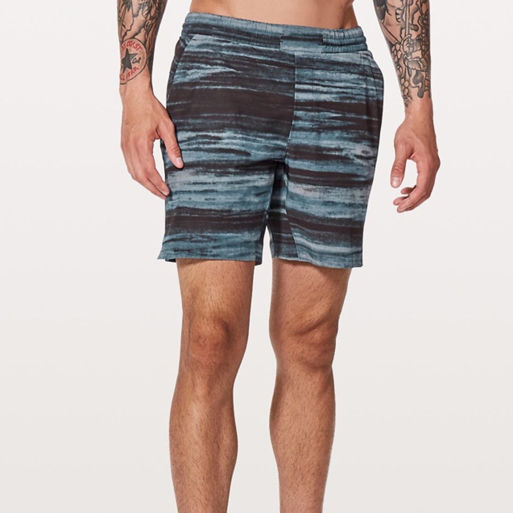 Lululemon chanel cross short size XL